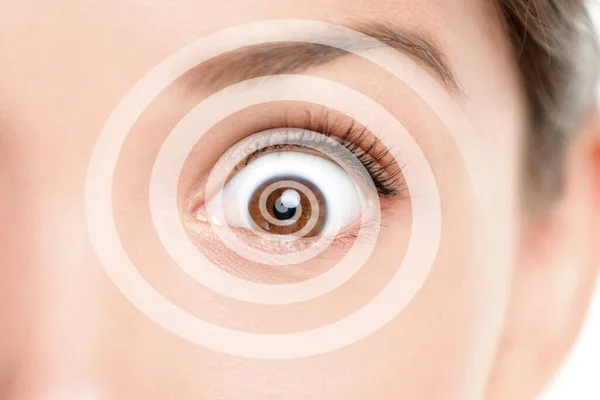 Hypnose-Spirale über asiatische Frau Gesicht von hypnotisierten Mädchen Porträt Hintergrund — Stockfoto
