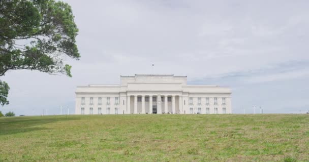 Museu Memorial da Guerra de Auckland Tamaki Paenga Hira Em Auckland Domain, Nova Zelândia — Vídeo de Stock