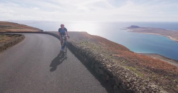 Ποδηλασία ποδηλάτη άνθρωπος στο δρόμο ποδηλασία αγώνα για αγωνιστικά ποδήλατο — Αρχείο Βίντεο