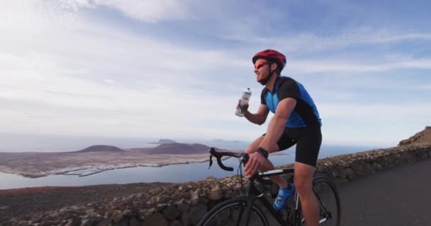 Athlete cyclist man drinking water during cycling biking training exercise — Stock Video