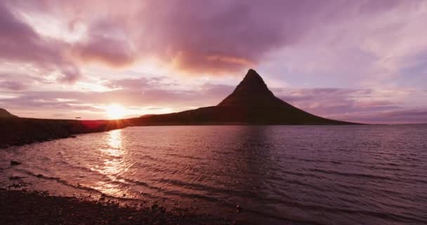 Island příroda Kirkjufell horské krajiny na západním Islandu na Snaefellsnes — Stock video