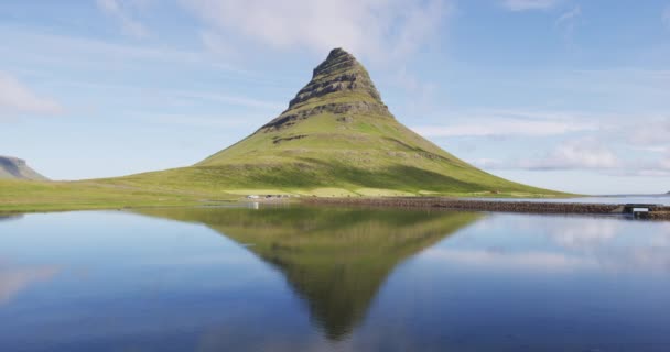 Island příroda Kirkjufell horské krajiny na západním Islandu na Snaefellsnes — Stock video