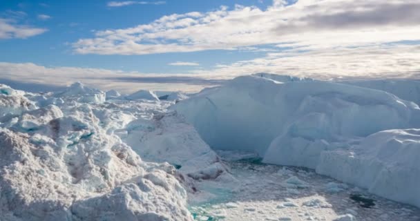 Jéghegy légi felvételek - óriás jéghegyek Disko Bay-ben Grönlandon — Stock videók