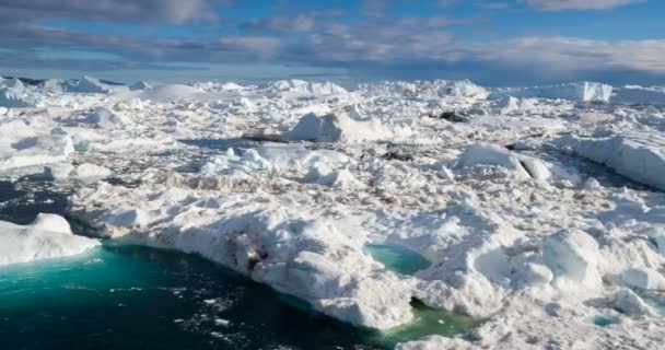 Aquecimento Global e Mudanças Climáticas - Icebergs de derreter geleira em gelo — Vídeo de Stock