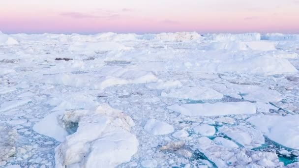 Iceberg da geleira na paisagem da natureza ártica na Groenlândia - vídeo aéreo — Vídeo de Stock