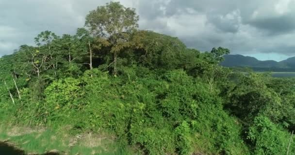 Costa Rica drone video view van Arenal Volcano en By Arenal Volcano National Park. Toeristische bestemming, attractie en bezienswaardigheid in Costa Rica, Midden-Amerika — Stockvideo