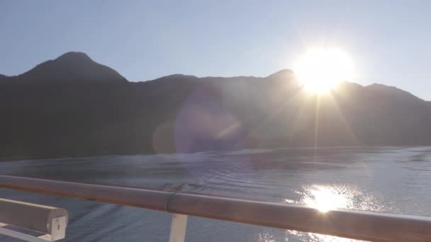 Alaska Summer Sunset - Cruiseschip bestemming Alaska Inside Passage — Stockvideo