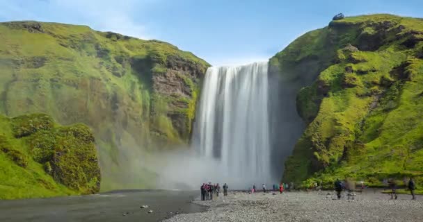 ISLANDA TEMPO LOOP VIDEO: Cascata dell'Islanda Skogafoss nel paesaggio naturale islandese - Video Timelapse — Video Stock