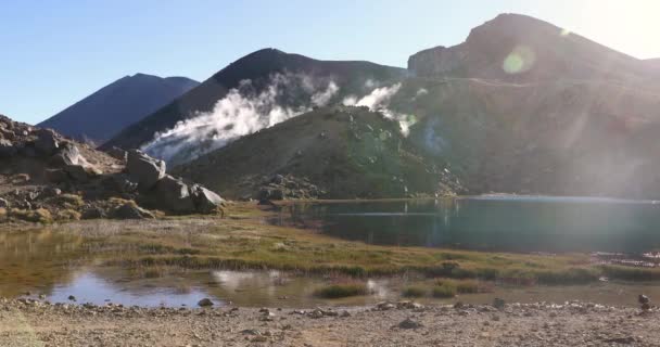 Новая Зеландия Тонгариро Альпийский переправа саммит кратер и Изумрудные озера — стоковое видео