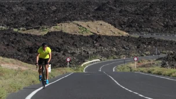 Jazda na rowerze - kolarstwo drogowe szkolenie rowerzysty na treningu rowerowym do wyścigu — Wideo stockowe