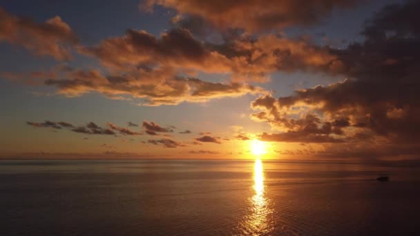 Sonnenuntergang vom Kreuzfahrtschiff aus gesehen — Stockvideo