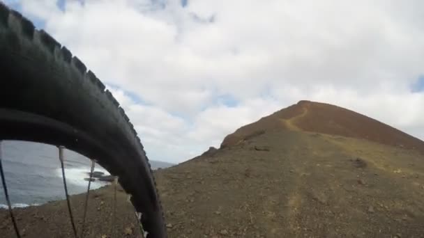 MTB bicicleta de montaña Montar en bicicleta en el sendero — Vídeo de stock