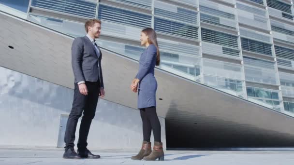 Business people - business man and business woman talking by office building — Stock Video