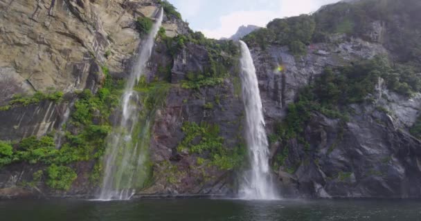 Milford Sound Nya Zeeland Vattenfall Fiordland National Park — Stockvideo