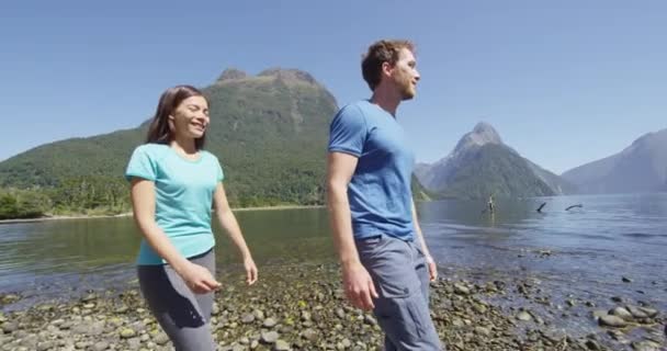 People hiking in New Zealand in Milford Sound by Mitre Peak in Fiordland — Stock Video