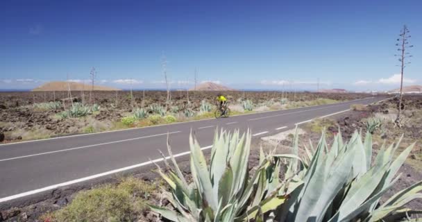 Bicicletta da strada uomo in bicicletta su bici da corsa professionale - Sport fitness video — Video Stock