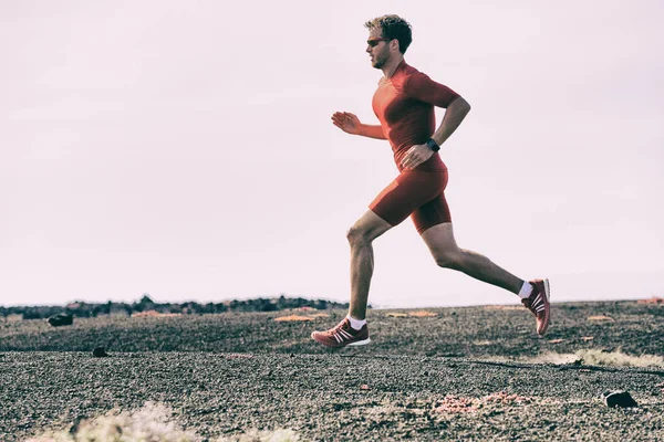 Sport athlete training run on outdoor workout doing cardio workout on running trail outside - Triathlon runner man on run race marathon in summer. Fitness and sports active male jogging. — Stock Photo, Image