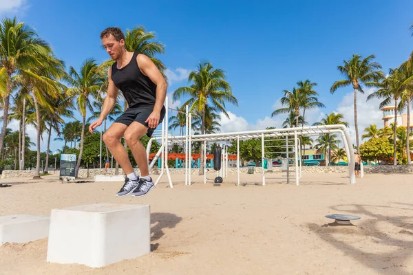Jump box training man atlhete jumping doing strength workout outside in beach calisthenics park in South Beach, Miami, Florida — Stock Photo, Image