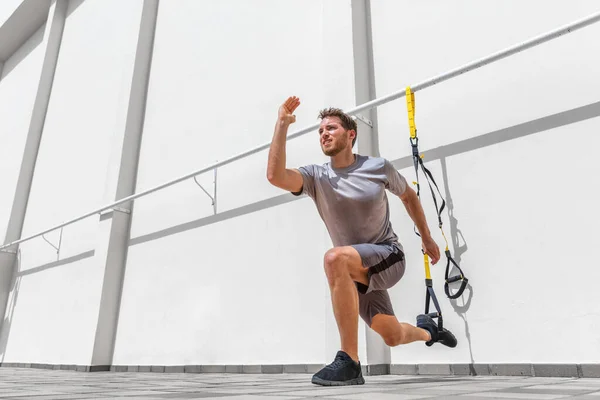 Fitness suspension straps man training legs lunge — Stock Photo, Image