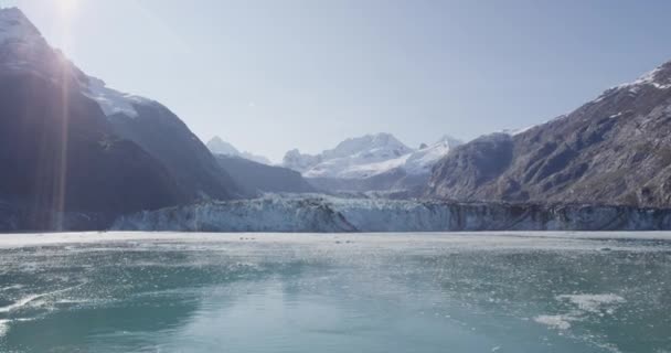 Glacier Bay paisagem mostrando Johns Hopkins Glacier no Alasca — Vídeo de Stock