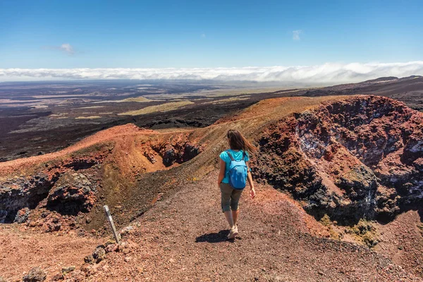 Galapagos tourist hiking on volcano Sierra Negra Volcano Crater, Isabela Island — Stock Photo, Image