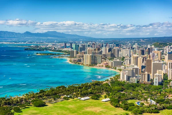 Honolulu vista da cidade de Diamond Head vigia, Waikiki praia paisagem fundo. Viagem ao Havaí. — Fotografia de Stock