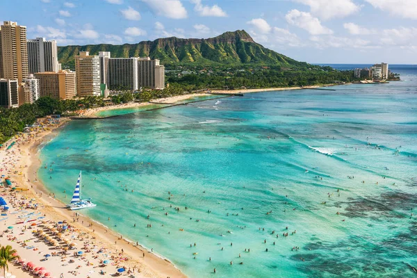 Hawaii beach Honolulu city travel landscape of Waikiki beach and Diamond Head mountain peak at sunset, Oahu island, USA vacation. — Stock Photo, Image