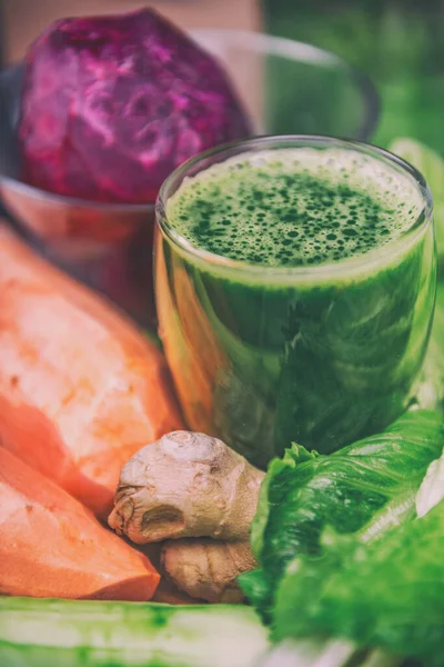 Green vegetable juice smoothie with vegetables — Stock Photo, Image