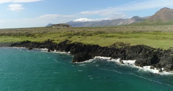 アイスランドの風景の空中ドローンビデオ-西アイスランドの自然海岸と海 — ストック動画
