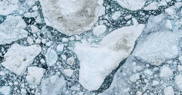 氷山ドローンの空中画像トップビュー-気候変動と地球温暖化 — ストック写真