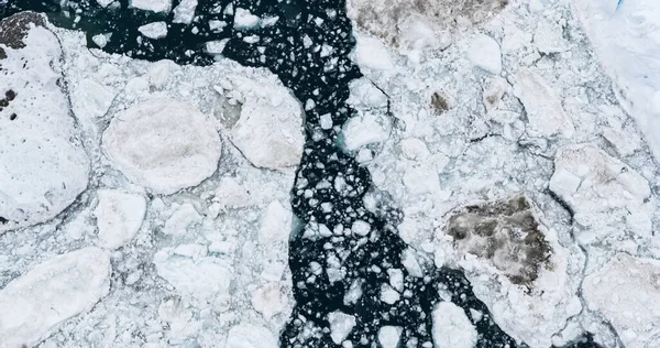Visão superior da imagem aérea do drone de Icebergs - Mudança Climática e Aquecimento Global — Fotografia de Stock