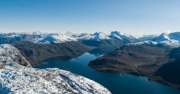 Grenlandia natura górski krajobraz powietrzny dron zdjęcie w pobliżu Nuuk — Zdjęcie stockowe