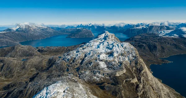 Groenlândia natureza montanha paisagem aérea drone imagem perto de Nuuk — Fotografia de Stock