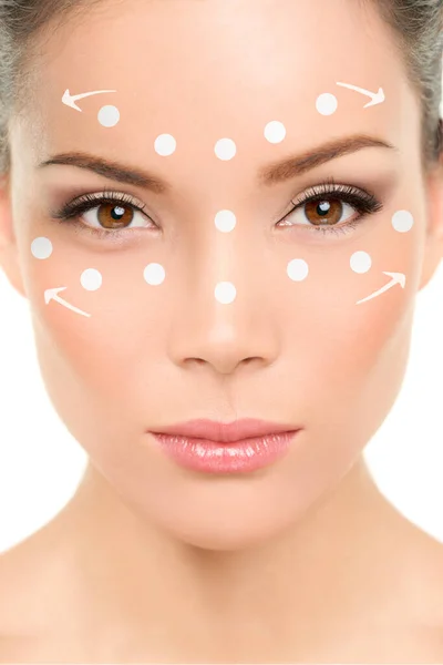 Beauty woman applying makeup or face cream lotion. How to apply concealer technique demonstration — Stockfoto