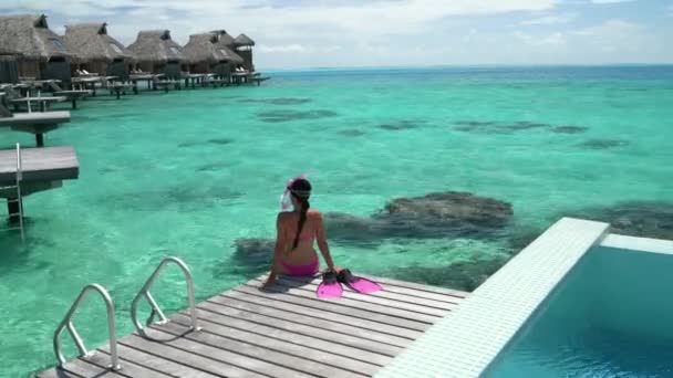 Vacation paradise travel holidays woman enjoying sun after snorkeling at resort — Αρχείο Βίντεο