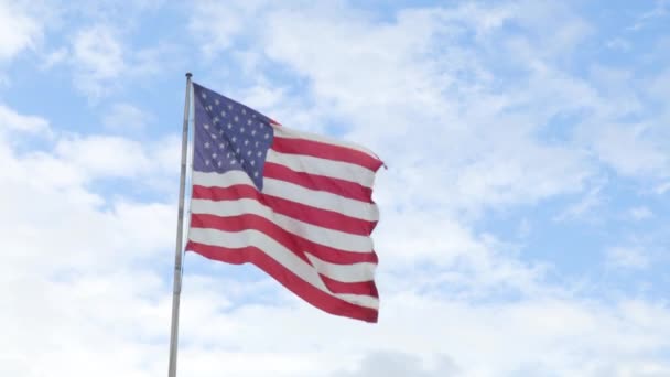 Σημαία ΗΠΑ - Αμερικανική Σημαία κυματίζει στον άνεμο — Αρχείο Βίντεο
