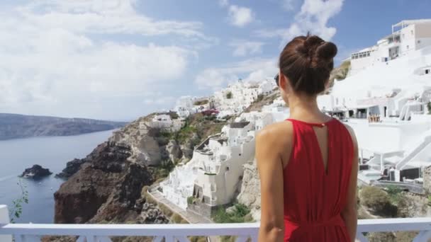 Touristen genießen Urlaub Reisen Santorin Griechenland — Stockvideo