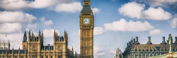 London - Der berühmte Big-Ben-Uhrenturm ist das Wahrzeichen der britischen Hauptstadt. Panoramakopf — Stockfoto