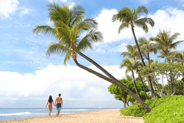 Havaí praia férias casal pessoas estilo de vida — Fotografia de Stock