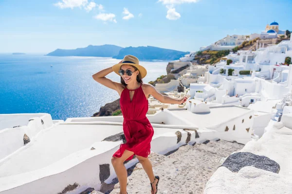 Cestování Turistický Happy Žena Běžící Schody Santorini — Stock fotografie