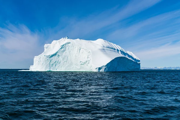 Cambiamento climatico - Iceberg e ghiaccio del ghiacciaio nella natura artica della Groenlandia — Foto Stock