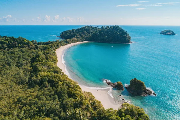 Kosta Rika plajı, La Fortuna 'daki Ulusal Park' ın havadan manzarası, Orta Amerika turizm beldesi. — Stok fotoğraf