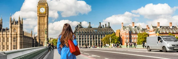 Londoni ingázók sétálnak a Westminster Big Ben emberek életmódja mellett. Turista nő ingázik a reggeli banner panoráma — Stock Fotó
