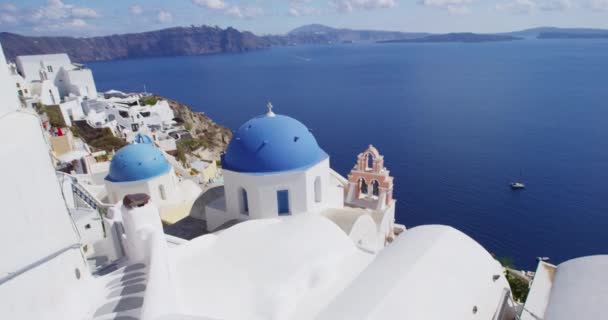 Santorini Oia Błękitna Kopuła Kościół Kaldera Podróże w słynnym celu podróży — Wideo stockowe