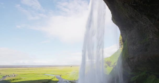 Ισλανδία Καταρράκτης Seljalandsfoss στο όμορφο ισλανδικό τοπίο — Αρχείο Βίντεο