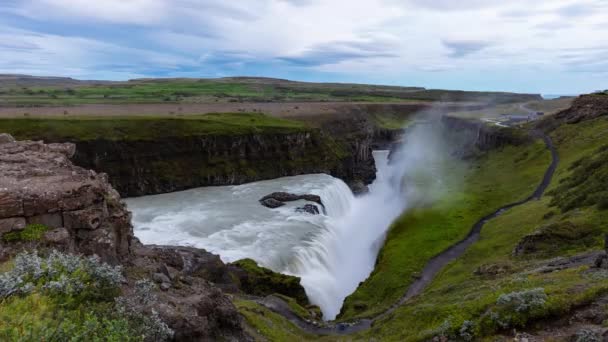 Islândia vídeo de viagem. Calendário do destino de atração turística da cachoeira Gullfoss. Cachoeiras islandesas, famosa atração no Círculo de Ouro. Também conhecido por Golden Falls. 8K disponível — Vídeo de Stock