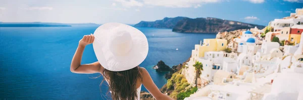 Luxe reisvakantie vrouw in Santorini spandoek — Stockfoto