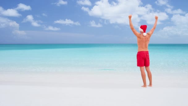 Natal CINEMAGRAPH - loop sem costura: Homem de praia feliz em férias de viagem — Vídeo de Stock