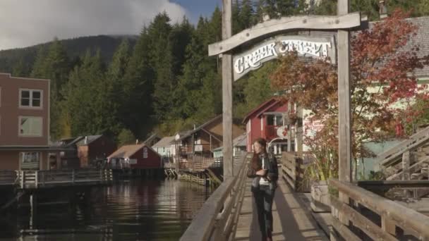 Ketchikan Creek Street en Alaska — Vídeo de stock