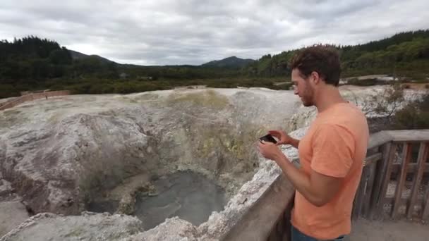 Nova Zelândia turista viagem tirar foto telefone — Vídeo de Stock